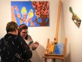 Prace artystów ze Środowiskowego Domu Samopomocy wystawia Galeria Nova w Malborku. To podróż po świecie ich wyobraźni