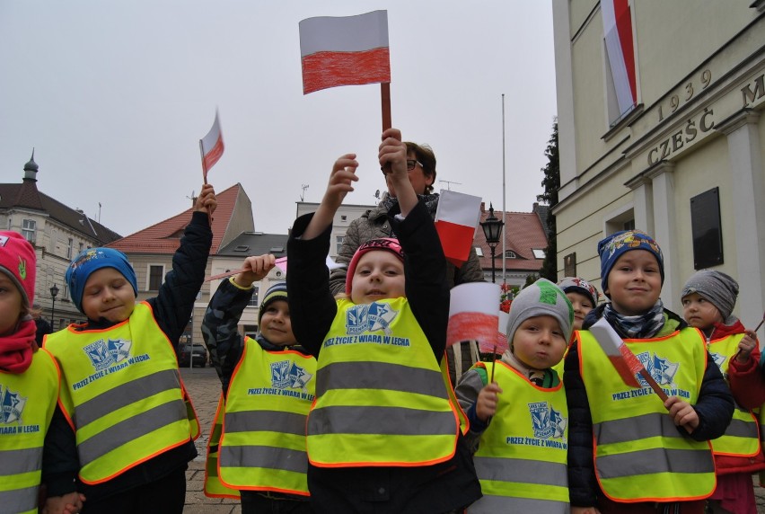 Dzieci z przedszkola nr 3 w Kościanie świętują niepodległość ZDJĘCIA 