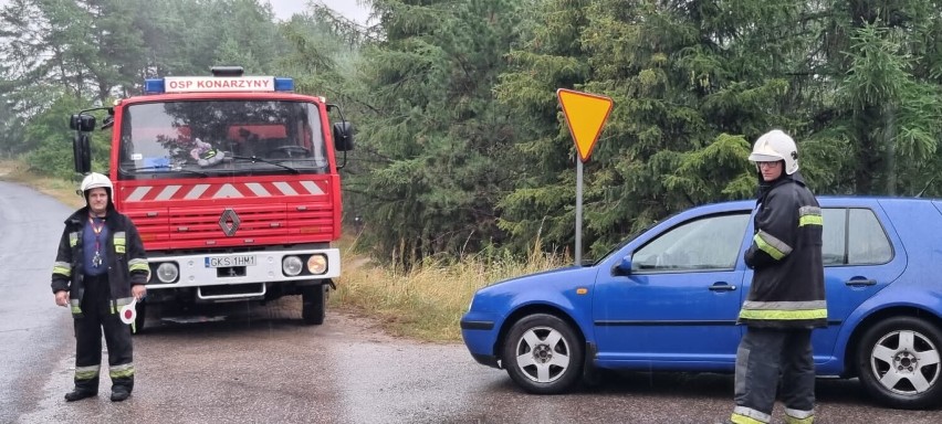 Ulewa w powiecie kościerskim [16.08.2022]. Zalane auta utknęły pod wiaduktem w Olpuchu! [ZDJĘCIA]