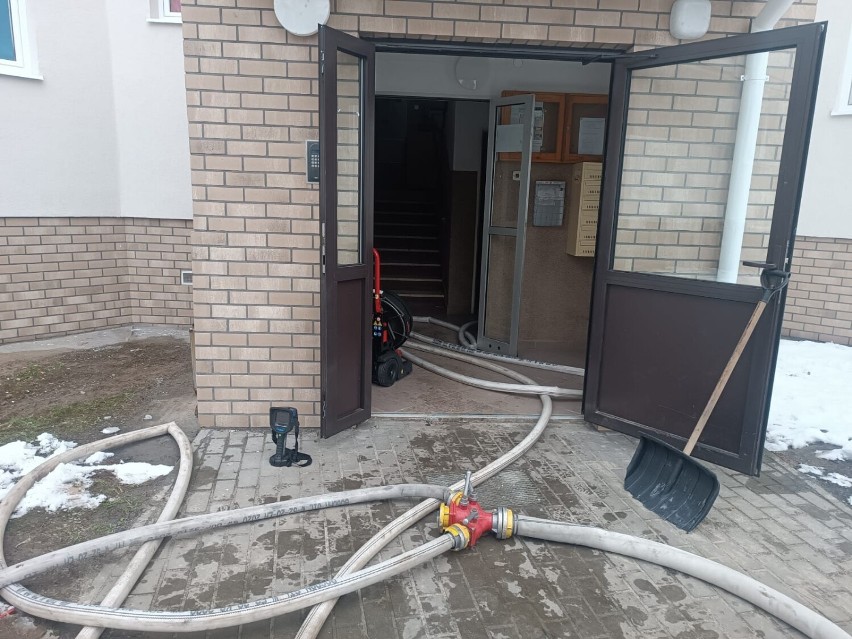 Pożar wybuchł w piwnicy jednego z bloków przy ul. Sokolej w...