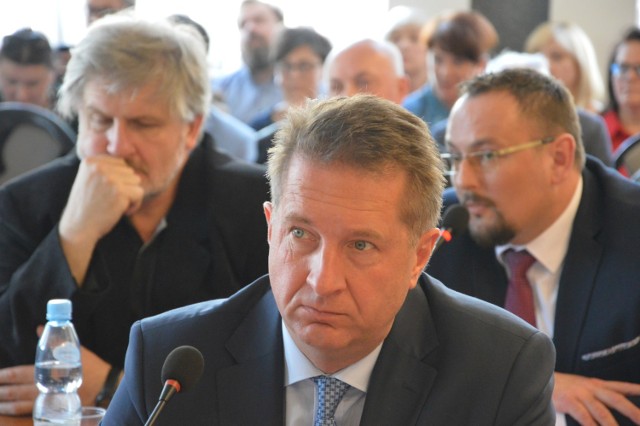 Radny Tomasz Sokalski głosował przeciwko nocnej prohibicji w Piotrkowie