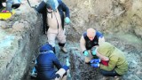 Zambrów. Przełom w sprawie ekshumacji w Dmochach - Wochach. Ustalono nazwisko drugiego żołnierza
