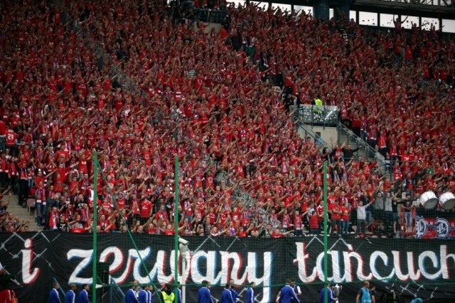 Wisła Kraków - Legia Warszawa: przyjazd kibiców Legii na Dworzec Główny [ZDJĘCIA]

Wisła Kraków - Legia Warszawa: Wisła skrzywdzona przez błąd sędziego