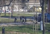 Dzieci bawiły się w inowrocławskim parku. Interweniowała straż miejska [wideo]