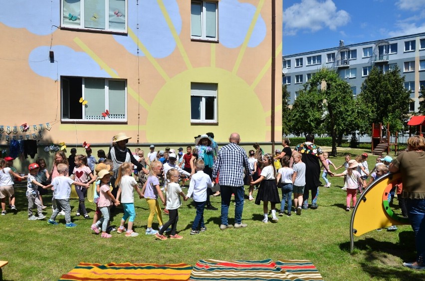 Sekcja teatralna UTW w Zduńskiej Woli wystąpiła dla przedszkolaków