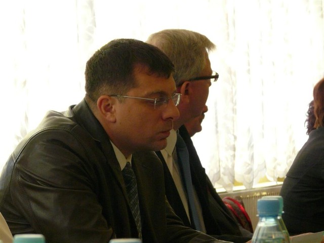 Piotr Cybula jest powiatowym radnym w Zduńskiej Woli z ramienia PiS