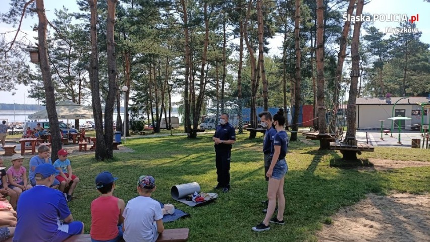 Myszków: Policja spotkała się z uczestnikami półkolonii w Jastrzębiu. Mówili o bezpiecznym wypoczynku nad wodą