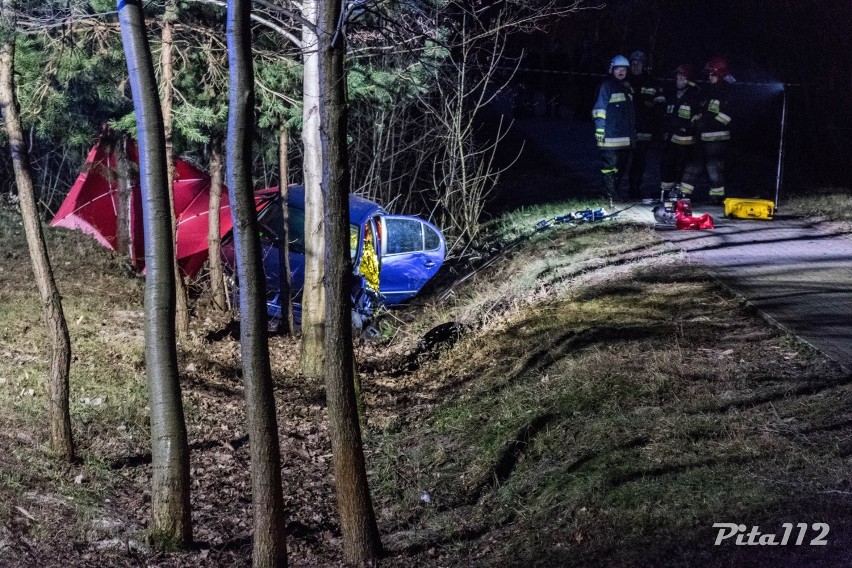 Wypadek. Śmiertelne dachowanie pod Trzeboniem. 30-letni kierowca zginął na miejscu