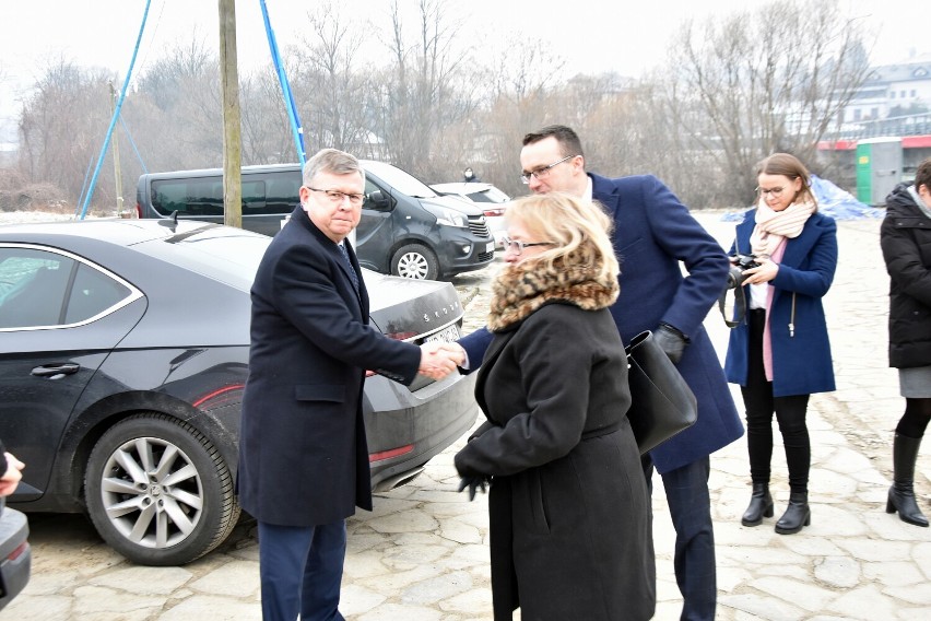 Gdy marszałek oglądał most w przedszkolu dzieciaki czekały...