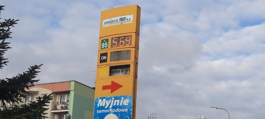 Spadek cen związany jest z obniżką akcyzy na paliwo