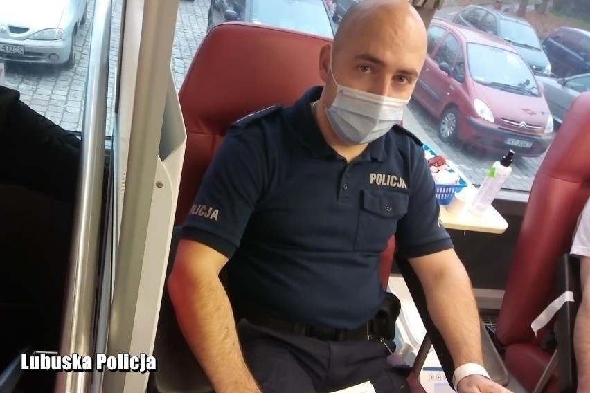 Policjanci z Gubina wzięli udział w ostatniej zbiórki krwi,...