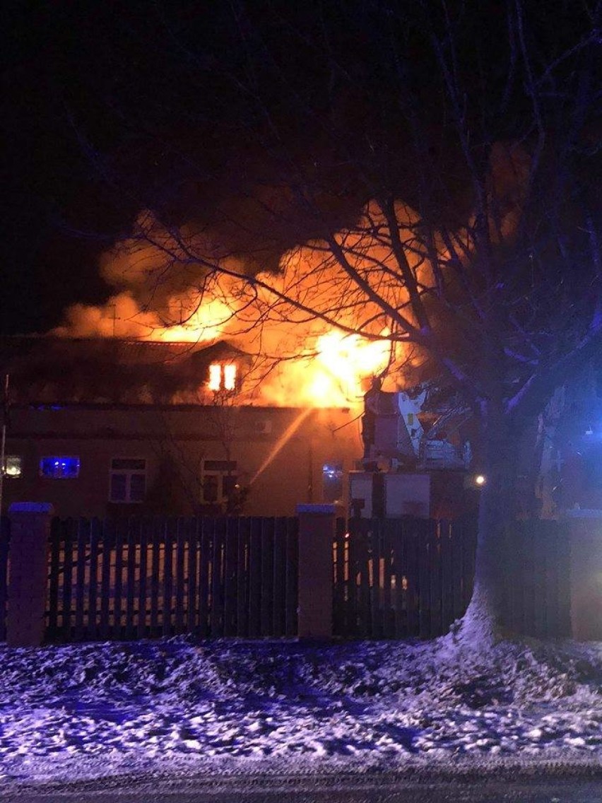 Ogromny pożar w gminie Raciążek. Kilkanaście zastępów walczyło z pożarem [zdjęcia]