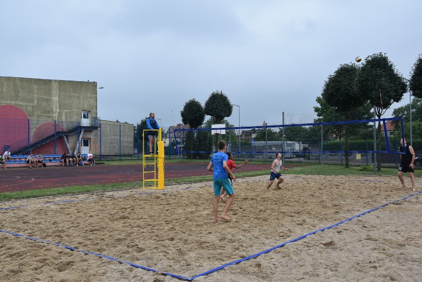 Trwa turniej siatkówki plażowej o Puchar Burmistrza Grodziska Wielkopolskiego