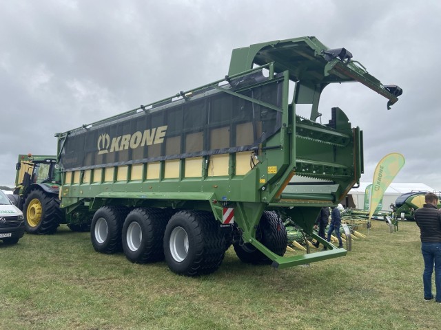 Agro Show 2021 potrwa do niedzieli, 26 września 2021 r. 

Międzynarodową Wystawę Rolniczą AGRO SHOW organizuje Polska Izba Gospodarcza Maszyn i Urządzeń Rolniczych od 1999 roku. 
 
- AGRO SHOW od lat postrzegane jest jako doskonałe miejsce prezentacji najnowszych i najnowocześniejszych maszyn i urządzeń rolniczych - czytamy na stronie internetowej wydarzenia. 

Poza tym to wystawa również dla producentów nawozów, nasion, środków ochrony roślin, firm z sektora finansowego, producentów wyposażenia budynków inwentarskich i innych branż związanych z rolnictwem. 

Zobacz zdjęcia z targów rolniczych - Agro Show 2021 --->>>