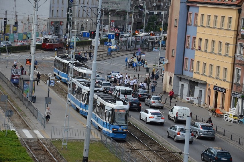 Rowerzyści przejechali przez Wrocław, aby pokazać solidarność z Tunezją [ZDJĘCIA]