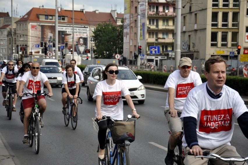 Rowerzyści przejechali przez Wrocław, aby pokazać solidarność z Tunezją [ZDJĘCIA]
