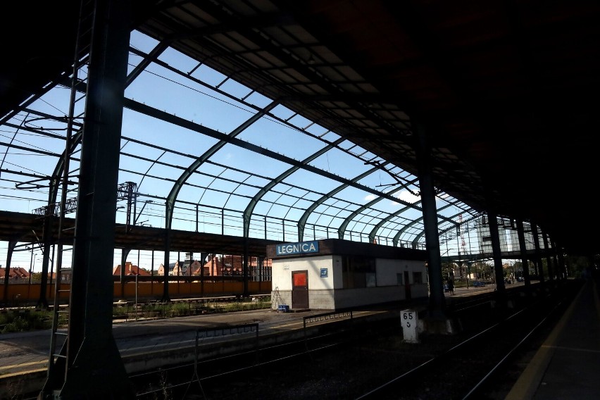 Dworzec widmo w Legnicy! Wstrzymany remont hali peronowej, zobaczcie aktualne zdjęcia