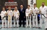 Kolejne podium dla Sosnowieckiego Klubu Karate. Na mistrzostwach w Katowicach reprezentanci klubu zdobyli siedem medali