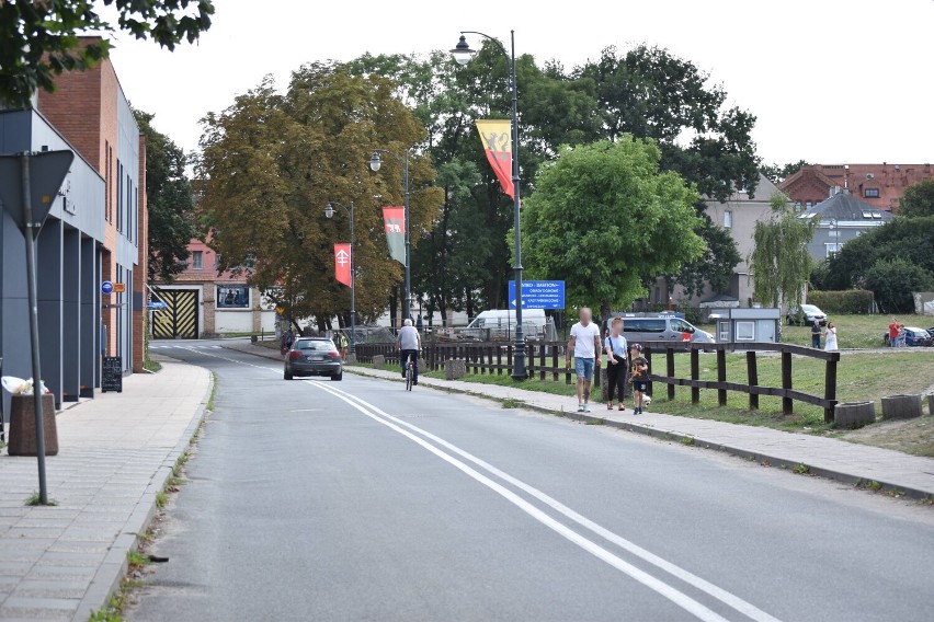 Malbork. Skargi na "najdroższy parking w Polsce" nie ustają. Turyści ostrzegają się przed postojem w sąsiedztwie zamku. Co na to władze?