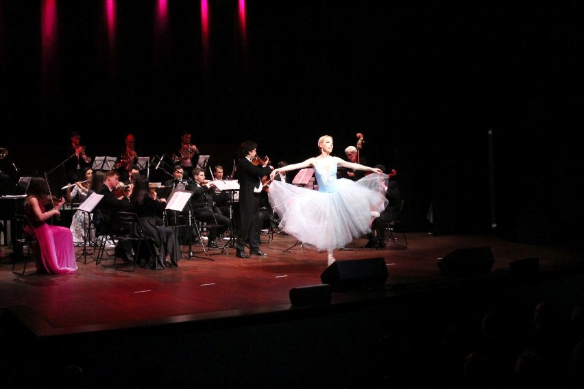 Karnawałowy koncert w Wieluniu w wykonaniu Narodowej Orkiestry Filharmonii Lwowskiej zachwycił publiczność zgromadzoną w Kino-Teatrze[FOTO]