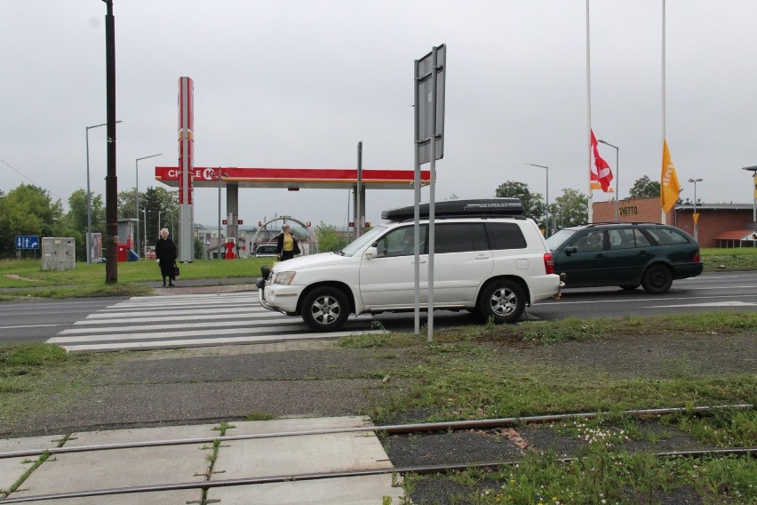 Feralne przejście przez trzypasmową al. Kołłątaja cieszy się...