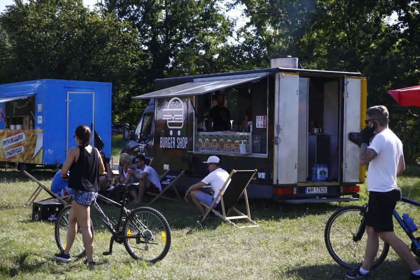 Wawerski Festiwal Street Foodu. Pyszne jedzenie na plaży Romantycznej 