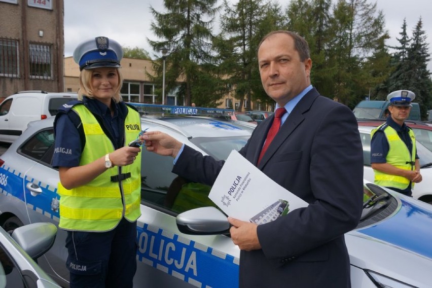 Policja w Kłobucku ma pięć nowych samochodów [ZDJĘCIA]