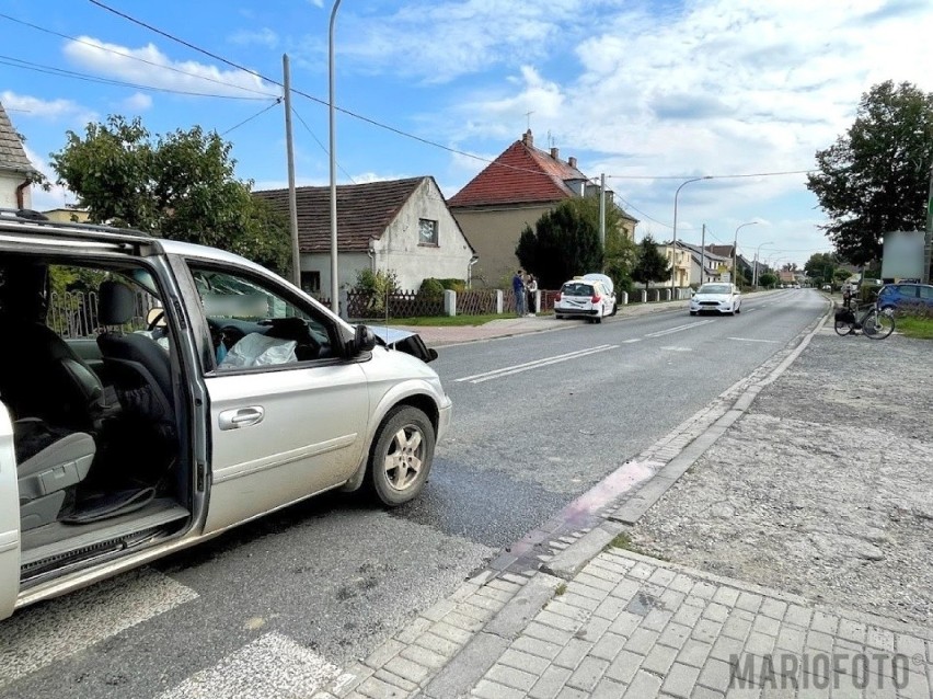 Zderzenie dwóch samochodów osobowych w Opolu przy ul. Partyzanckiej. Dwie osoby ranne, w tym 4-letnie dziecko