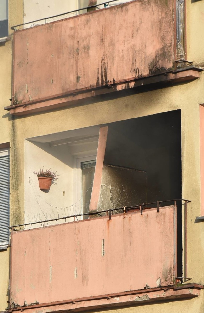 Malbork. Pożar w budynku wielorodzinnym w centrum miasta. Ogień pojawił się na balkonie