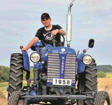 Oborniki Śląskie: Paweł Rychter  - kolekcjoner traktorów