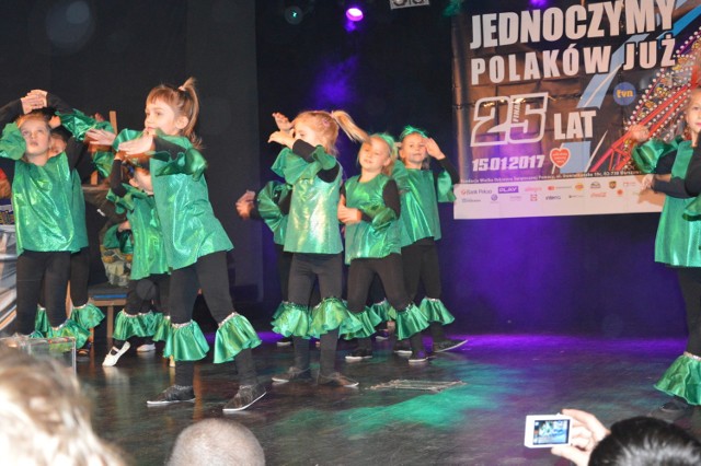 „SMYKI” grupa przedszkolna pani Beaty Kempy przedstawiły swój magiczny taniec