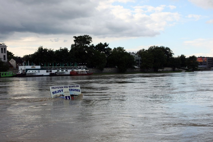 Krakowskie Bulwary zalane: zobacz najnowsze zdjęcia