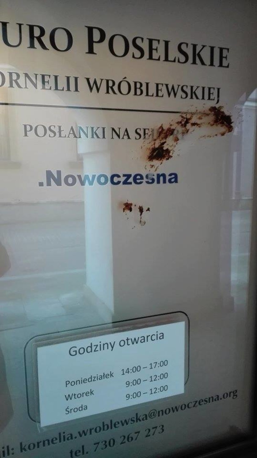 Wandale zaatakowali biuro poseł Kornelii Wróblewskiej. Na...