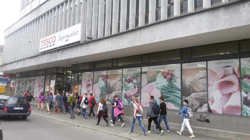 Tesco w Żywcu do zamknięcia. Sklep był nierentowny [ZDJĘCIA]