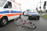 Kielce: Zderzenie rowerzysty z Oplem na skryżowaniu ul. I-ego Maja i ul. Przemysłowej