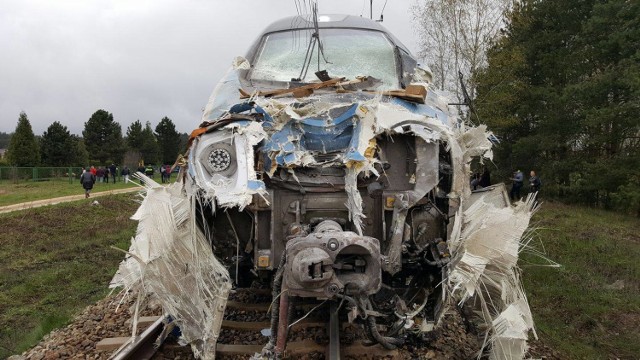 Pociąg Pendolino zderzył się z ciężarówką na przejeździe w Schodni pod Ozimkiem.