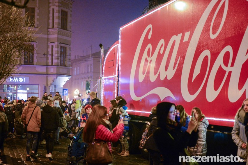 Ciężarówka Coca-Coli przyciągnęła tłumy na Rynek [wideo, zdjęcia]