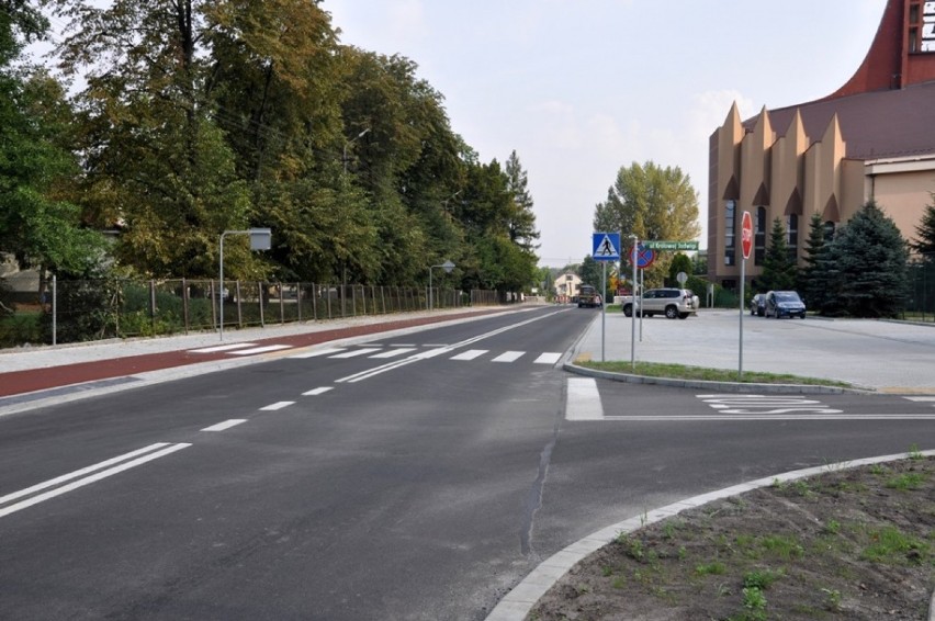 Ulica Traugutta w Czechowicach-Dziedzicach wygląda wzorowo - są chodniki i ścieżka rowerowa ZDJĘCIA