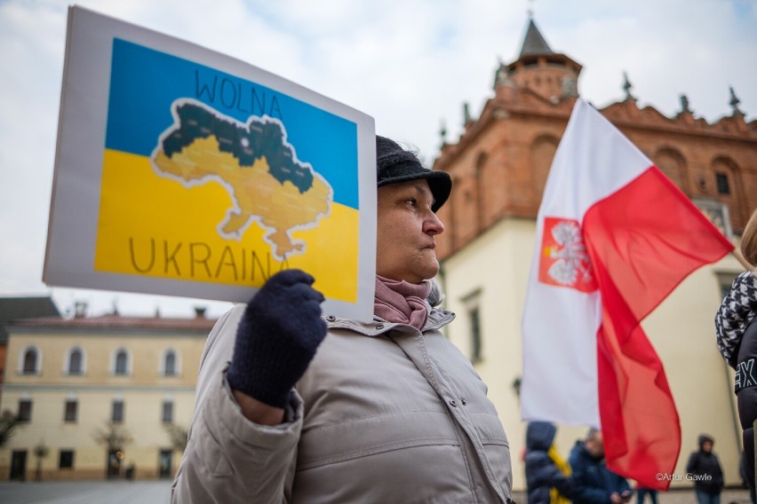 Tarnów. Demonstracja "Solidarni z Ukrainą". Tarnowianie kolejny raz protestowali przeciwko wojnie [ZDJĘCIA]