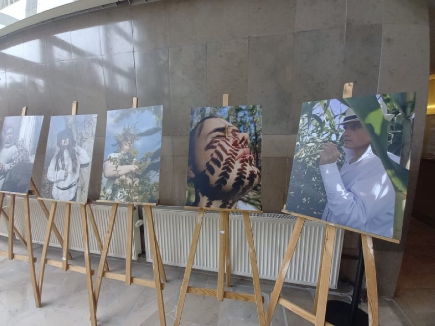 Niezwykła wystawa portretów uczniów i absolwentów ośrodka w Gromadzicach w Sejmie RP