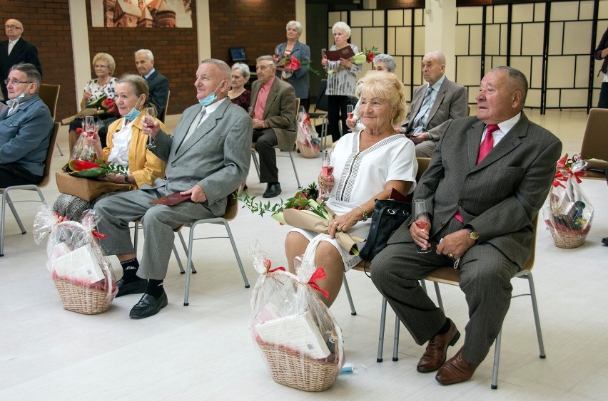 Kolejne pary świętowały małżeński jubileusz w Bytomiu....