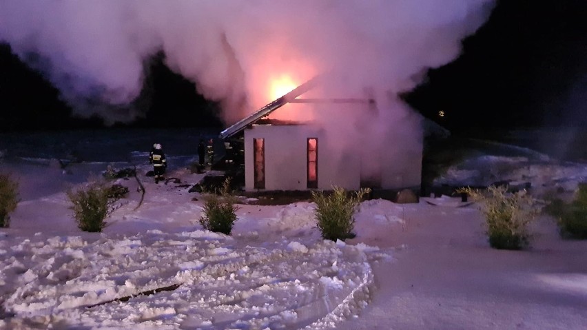 Pożar w Dojo Stara Wieś. Spłonął budynek siłowni - herbaciarni, 400 tys. zł strat [ZDJĘCIA]