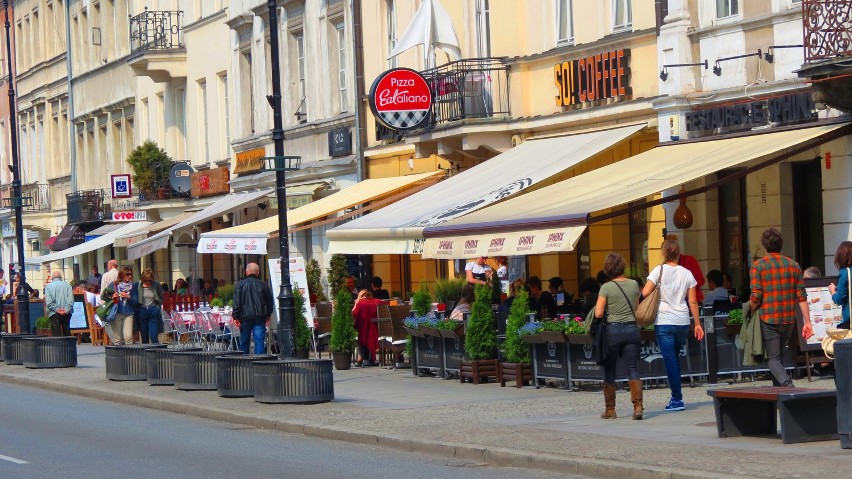 Ogródki kawiarniane wrócą na Nowy Świat? Koniec sporu...