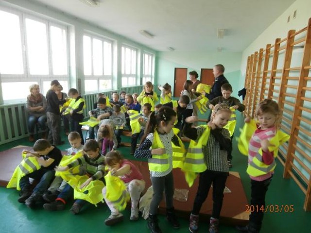 Policja w Gostyniu odwiedziła uczniów Szkoły Podstawowej w Sikorzynie.