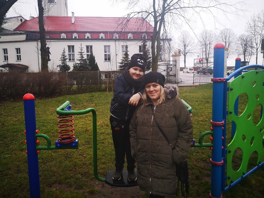 Agnieszka Miklaszewska z synem 8 letnim Filipem w parku,...