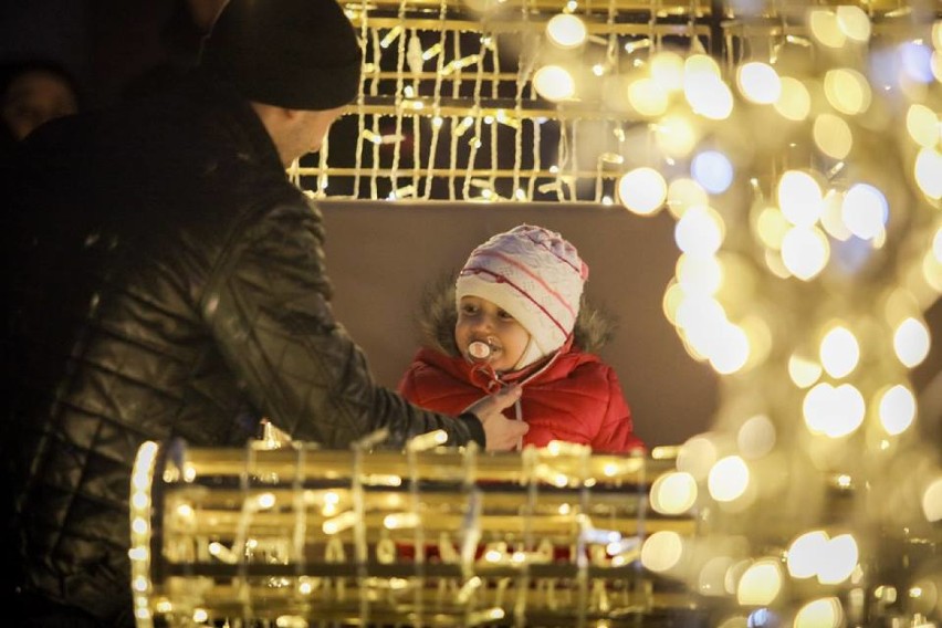 W czwartek, 6 grudnia, o godz. 16.00 na rynku koło ratusza w...