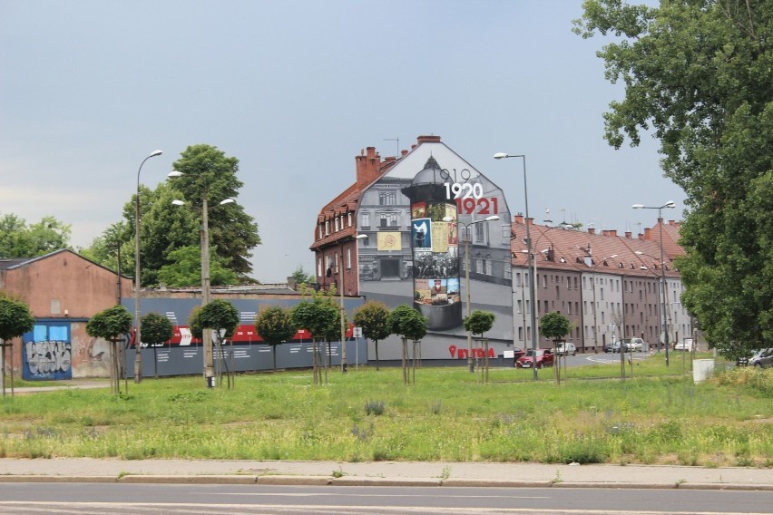 W Bytomiu odsłonięto powstańczy mural. Artyści namalowali go...