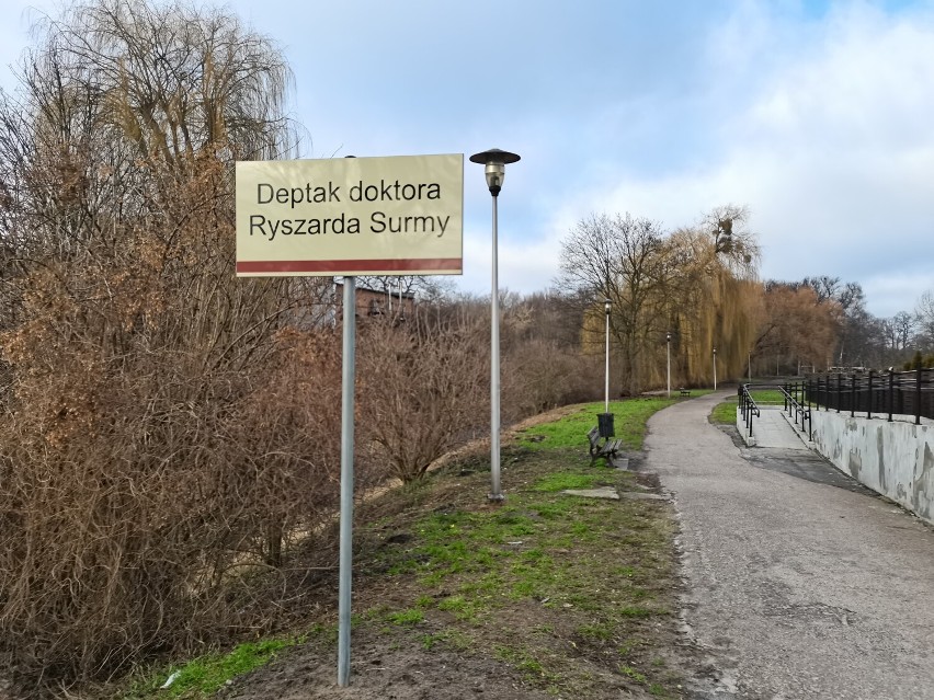 Szamotuły. Ku pamięci doktora Ryszarda Surmy. Jego imię nosi teraz deptak spacerowy