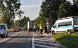Poważny wypadek w Frąknowie. Iveco potrąciło 14-latka na pasach [ZDJĘCIA]