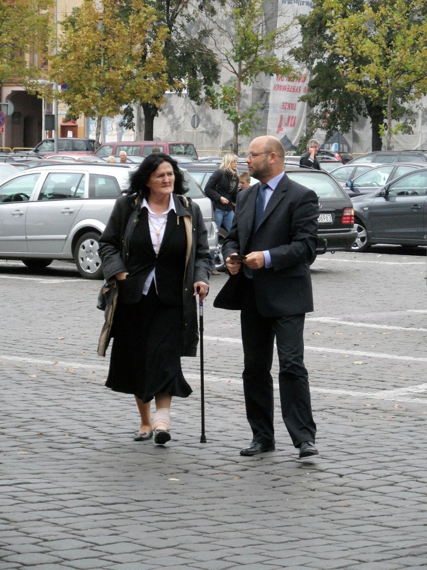 Autobus premiera stanął pod słupskim Ratuszem